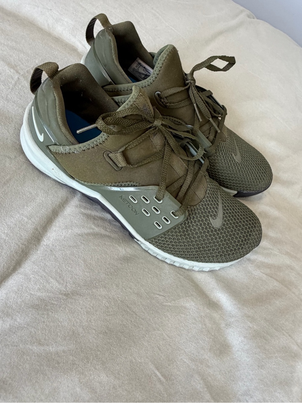 Nike Men’s Olive Green and White Running Sneakers